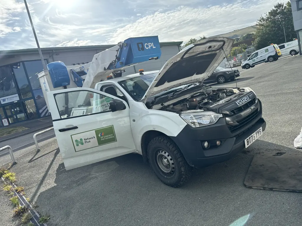 Vehicle-mounted MEWP with access platform raised